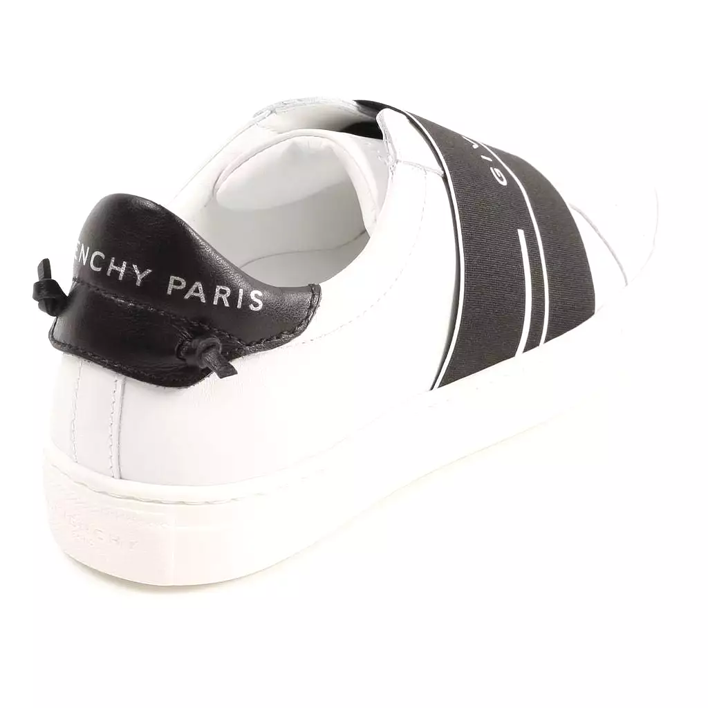 Black & White Logo Trainer