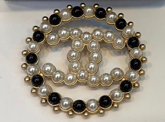 Chanel 18P 2018 Spring Large Round CC Pearl Black and White Gold Pin Brooch