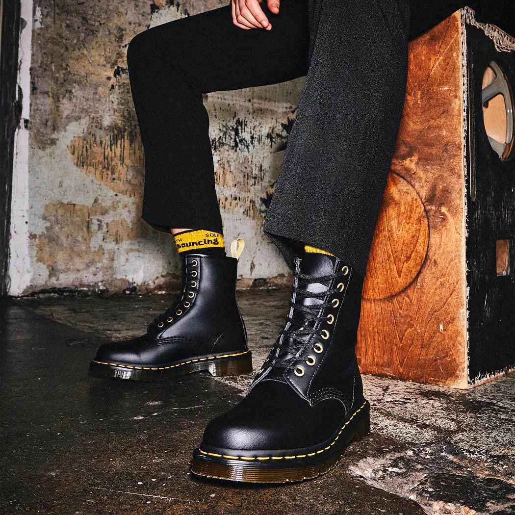     Dr. Martens Vegan 1460 Black Felix Rub Off